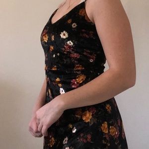 VELVET FLORAL MINI DRESS— GARAGE— SMALL